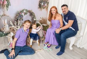 Familienbild von Vicky mit ihren Kindern und ihrem Mann